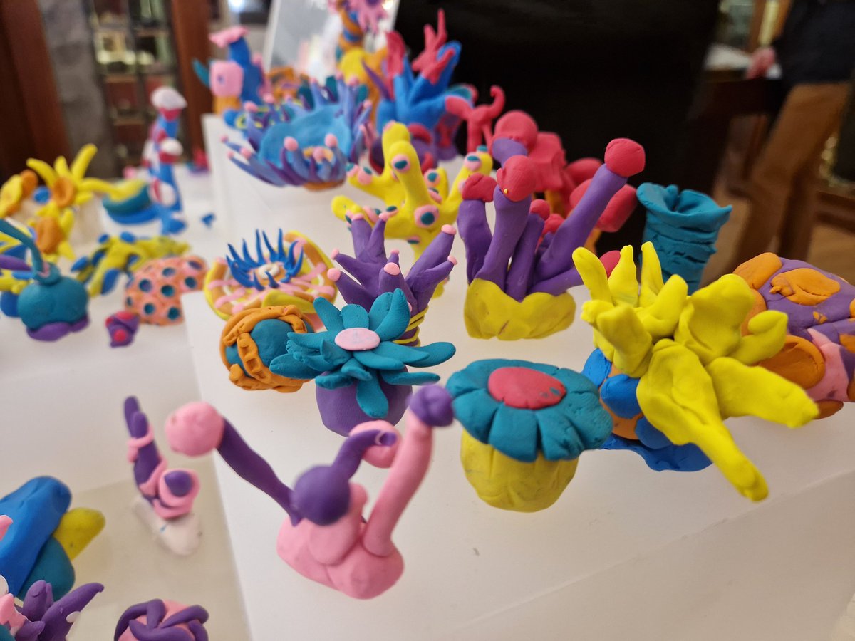 EarthSciCam's tweet photo. Two of our PhD students, Madi East and Winnie Fang, ran a coral making activity with families at the @SedgwickMuseum on Saturday. The colourful creations will feature in an ongoing museum display 🪸🐚🌊 

📷@TheMuseumOfLiz / @MadisonEast7 https://t.co/7Wg71sy5cf