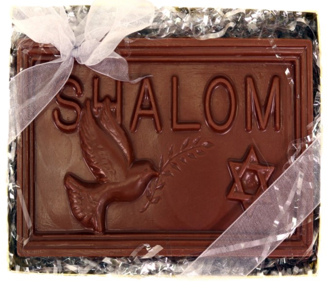 SuziSweetShoppe's tweet photo. April 5th is the first day of Passover and we have some delicious treats for the holiday like our Chocolate Covered Matzo in dark or milk chocolate, our chocolate Seder Plate, Shalom Chocolate Bar and more.  https://t.co/RxKHkdsN82 https://t.co/22zvQzIwfX