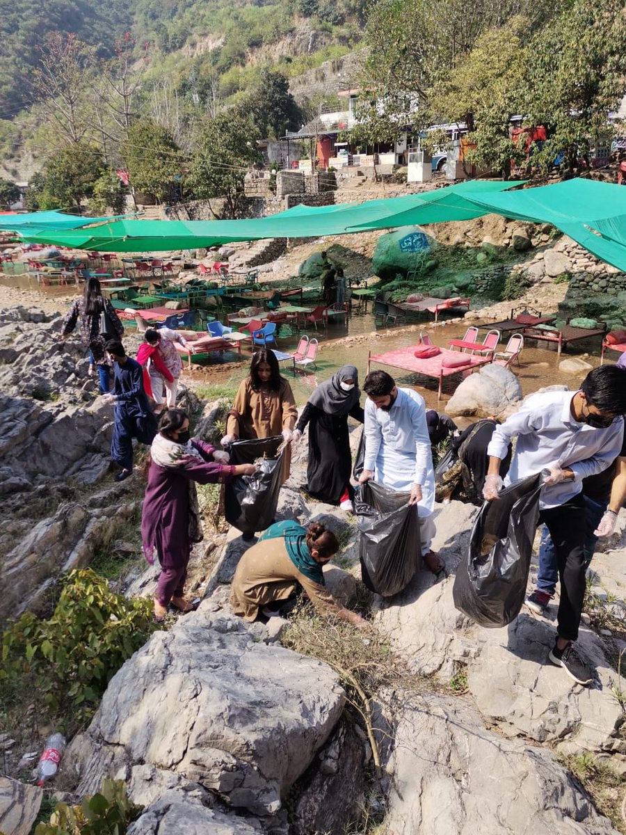 PIDEpk's tweet photo. Cleaning campaign was conducted at Shadra valley under Green Youth Movement. @PIDEpk Students participated actively in this campaign &amp; collected large amount of plastic from tourist spot; disposed off later.

@YPDCinPIDE @YPDC_PK @hecpkofficial @nadeemhaque @durre_nayab_ https://t.co/3s0reb8eZK