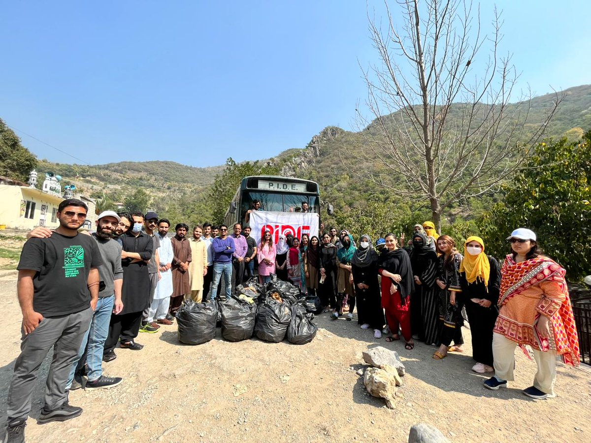 PIDEpk's tweet photo. Cleaning campaign was conducted at Shadra valley under Green Youth Movement. @PIDEpk Students participated actively in this campaign &amp; collected large amount of plastic from tourist spot; disposed off later.

@YPDCinPIDE @YPDC_PK @hecpkofficial @nadeemhaque @durre_nayab_ https://t.co/3s0reb8eZK