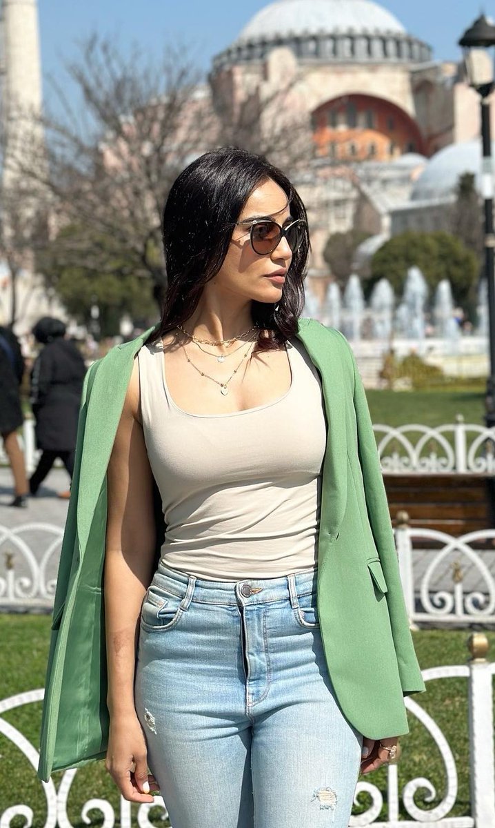 FrvDYCoWwAAr4Ez?format=jpg&name=medium