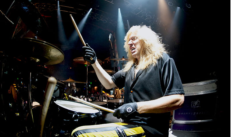 RnRNationlive's tweet image. 3/21/60 #RobertSweet
#HappyBirthday to Robert Sweet. He turns 63 today.

Robert Lee Sweet is the drummer of the Christian metal band Stryper. He and his brother Michael founded the band as Roxx or Roxx Regime. Robert became known as the "Visual Time Keeper" for his wild drumming