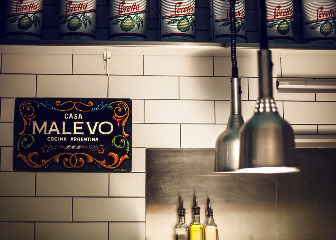 Enjoy mouthwatering rustic Argentinian food at @casa_malevo for breakfast, lunch and dinner, where you'll find everything from herby polenta to 10-ounce sirloin steaks to wash down with a delicious regional wine or expertly hand-crafted cocktail 🍸
#ConnaughtVillage #CasaMalevo