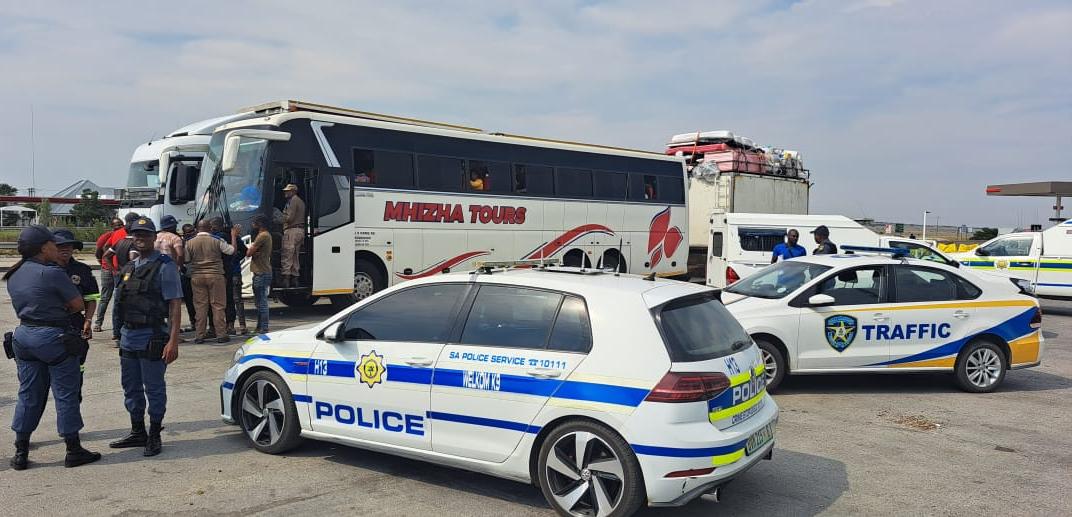 A group of 15 undocumented immigrants was intercepted in Ventersburg traveling in a foreign country bus. Six women and nine men. It is unclear how they crossed the border. #ImmigrationDebate