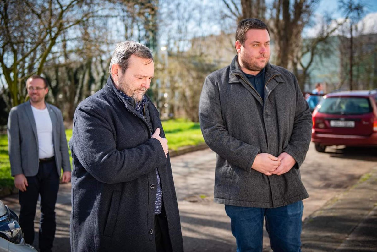 KarnikPavel's tweet photo. Připomenutí 81. výročí zavraždění Václava Morávka před jeho rodným domem v Kolíně, senátorský den v Českém Brodě zá účasti starosty Tomáše Klineckého a návštěva schůze zastupitelstva v obci Žabonosy. Včerejší den byl velmi inspirující a děkuji všem zúčastněným! 👍 https://t.co/3PoSEicp6j