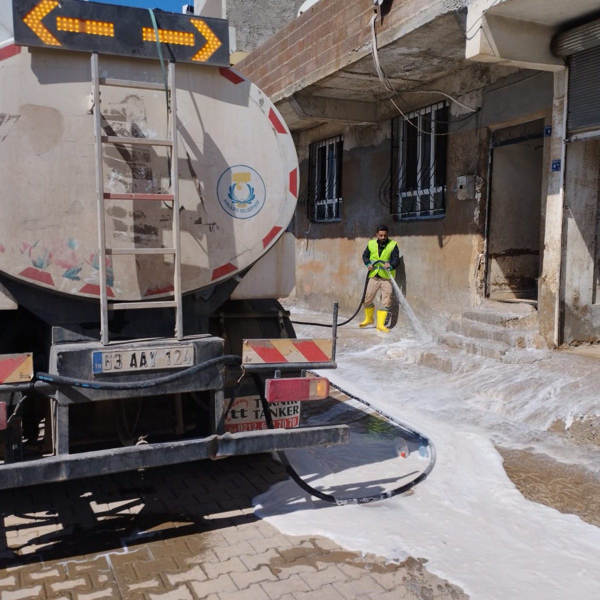 haliliye_bld's tweet photo. 📍Karşıyaka Mahallesi

Köpüklü suyla yıkama çalışmalarımız devam ediyor. https://t.co/3U45bC00u4