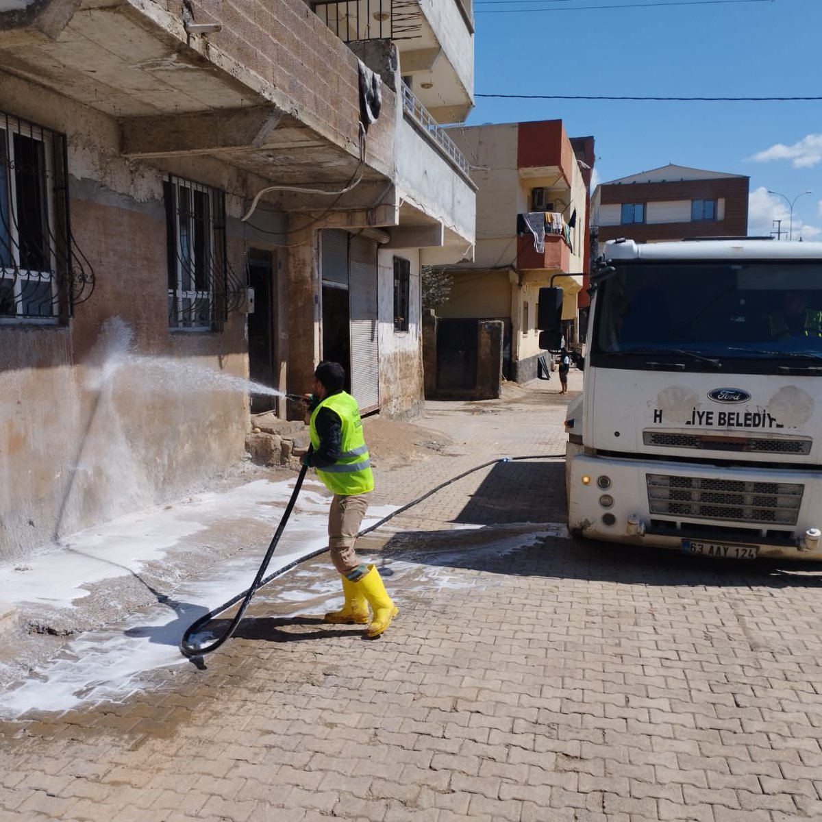 haliliye_bld's tweet photo. 📍Karşıyaka Mahallesi

Köpüklü suyla yıkama çalışmalarımız devam ediyor. https://t.co/3U45bC00u4