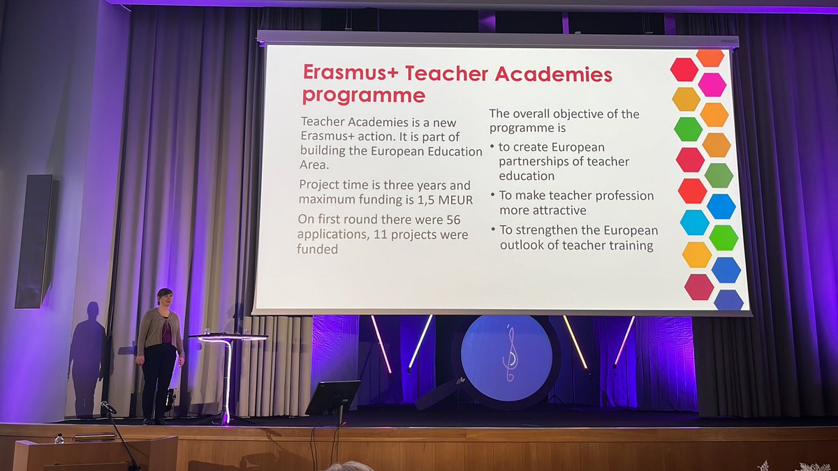 JaumeAmetller1's tweet photo. @EveAsikain is presenting the #EduSTA projecte in #eyeonTAMK https://t.co/Ih85eZpjwP