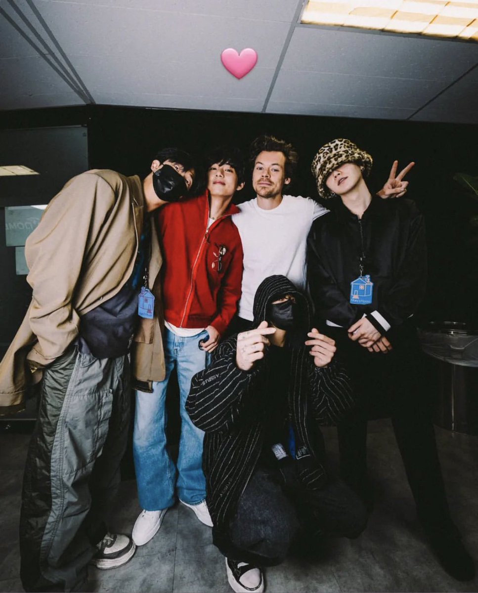 OT5Dailys's tweet photo. Harry Styles backstage in Seoul with members of BTS! 

via rkive https://t.co/Ae6TtyADS6