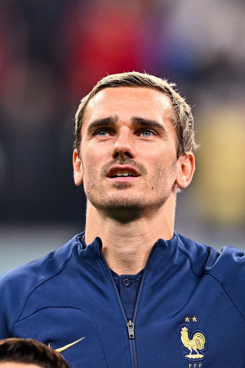 🚨 Antoine Griezmann a bien été marqué de ne pas avoir été choisi comme nouveau capitaine des Bleus.

Cependant, il entend ne rien changer à son attitude sur comme en dehors du terrain, en restant simple et humble.

(<a href="/RMCsport/">RMC Sport</a>)