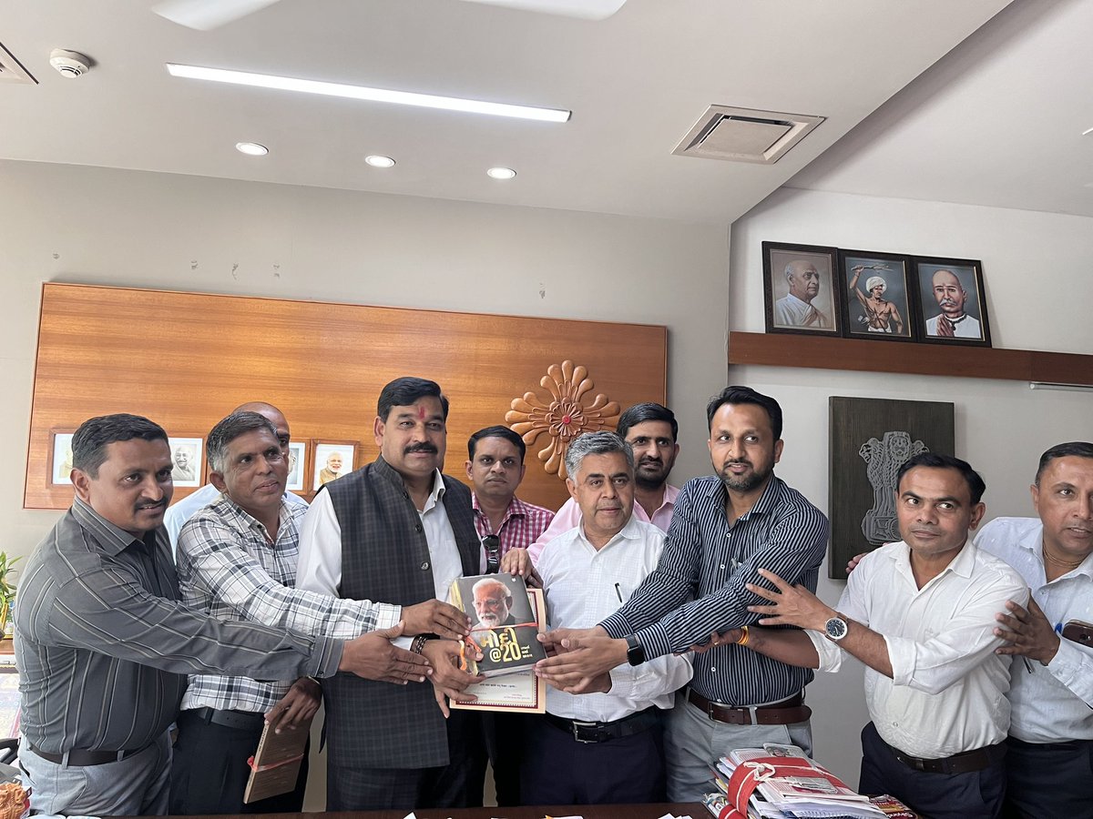 kuberdindor's tweet photo. आ नो भद्रा: क्रतवो यन्तु विश्वत: |
પ્રાથમિક શાળામાં મુખ્ય શિક્ષક (H-TAT) ના પ્રશ્નનો સુખદ ઉકેલ લાવવા બદલ માન. મુખ્યમંત્રીશ્રી ભૂપેન્દ્ર પટેલ સાહેબ તેમજ રાજ્ય સરકારનો આભાર વ્યક્ત કરતા રાજ્યના મુખ્ય શિક્ષકો (H-TAT). https://t.co/nXbhjukn9q