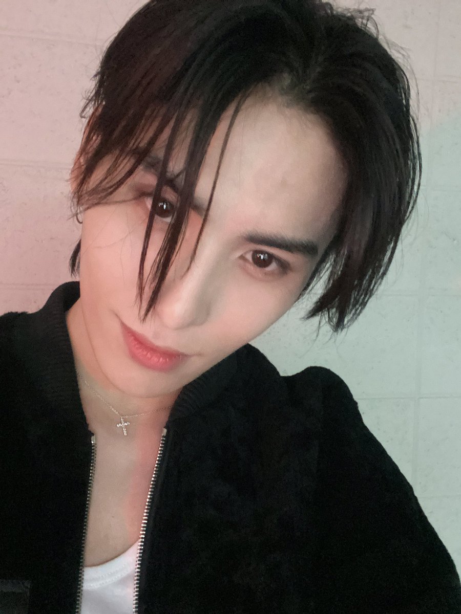 근데앞머리가
어디까지
내려오는건가요