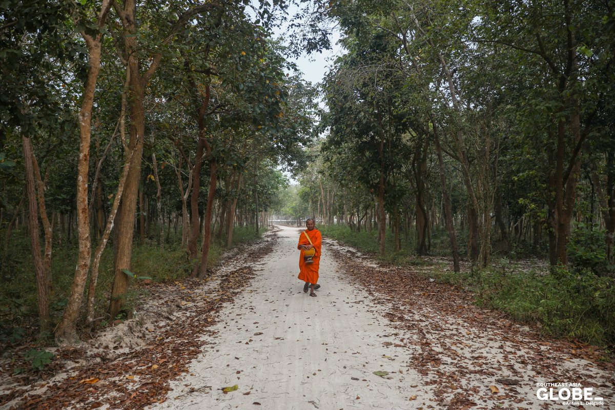 antonldelgado's tweet photo. “Nature is the root of Buddhism, religion and life. I hope the small trees will grow taller in the next decades. Maybe I will meditate under them in this life," said Sot Phally, chief monk of Phnom Tamao's Tmor Antong Pagoda.

Read his story on @SEA_GLOBE: https://t.co/OXkvjr35qL https://t.co/06wX7Ua4qt