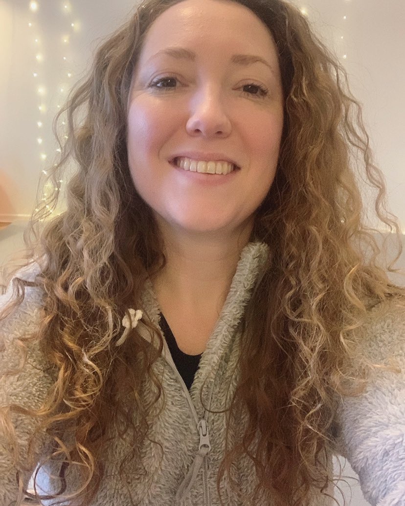 MelSimpsonDance's tweet photo. Leading Inclusive online #zoom workshops for the GORGEOUS @HeartnSoulArt World travel 🌎(virtually via dance!) India, Africa, Cuba- FUN! #onesie🐨 #stretch #warmdown 
♥️ These sessions cater for EVERY*body* - chair options are given 🪑 
#zumbafun #inclusivedance #wakawaka https://t.co/6MXWYLEdEC