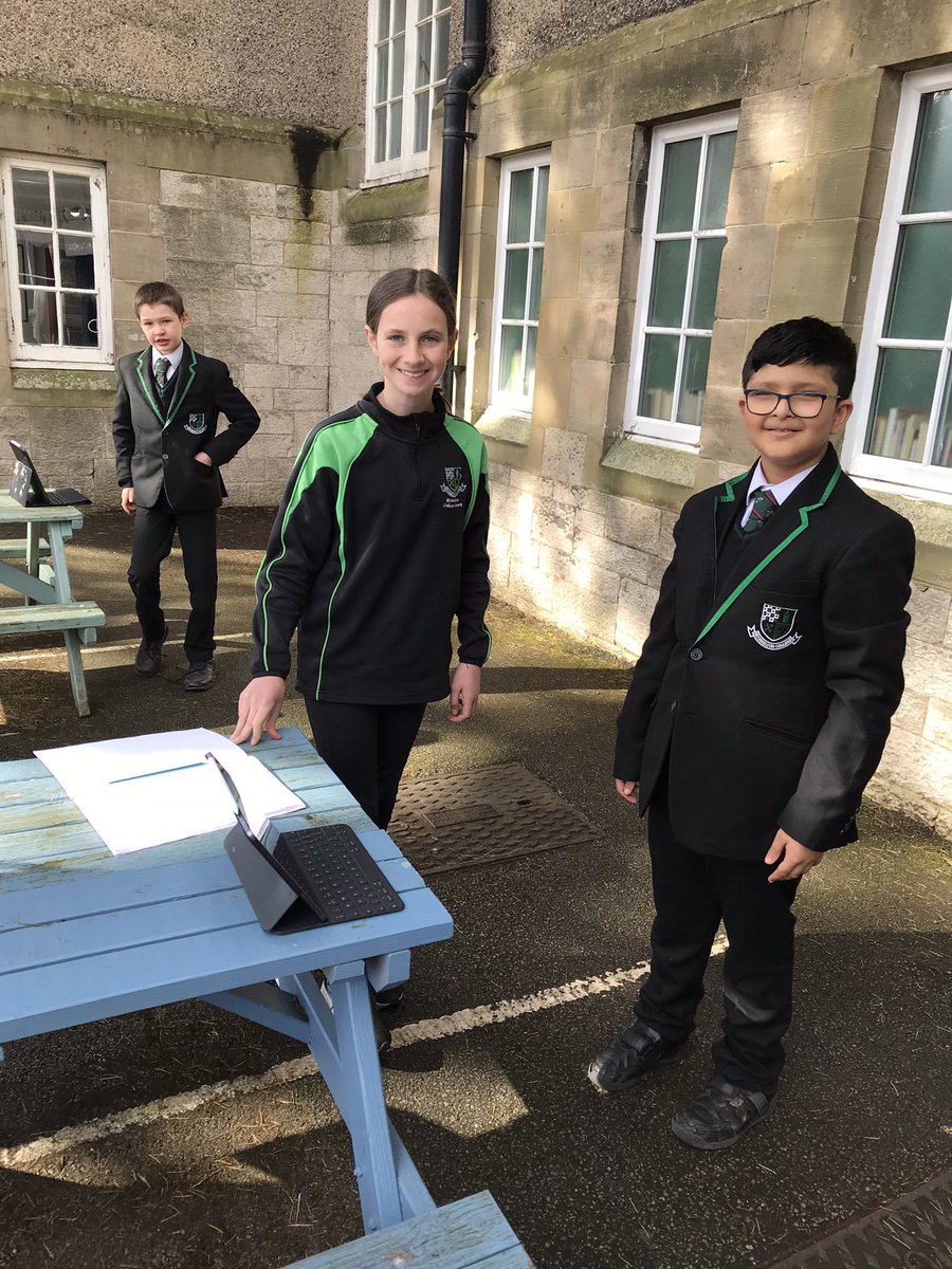 Myddelton_Prep's tweet photo. Upper Prep have been investigating how exercise effects their heart rate, luckily the sun came out too!

@MyddeltonColl #preparatoryschool #Science https://t.co/4fjXtvst7h