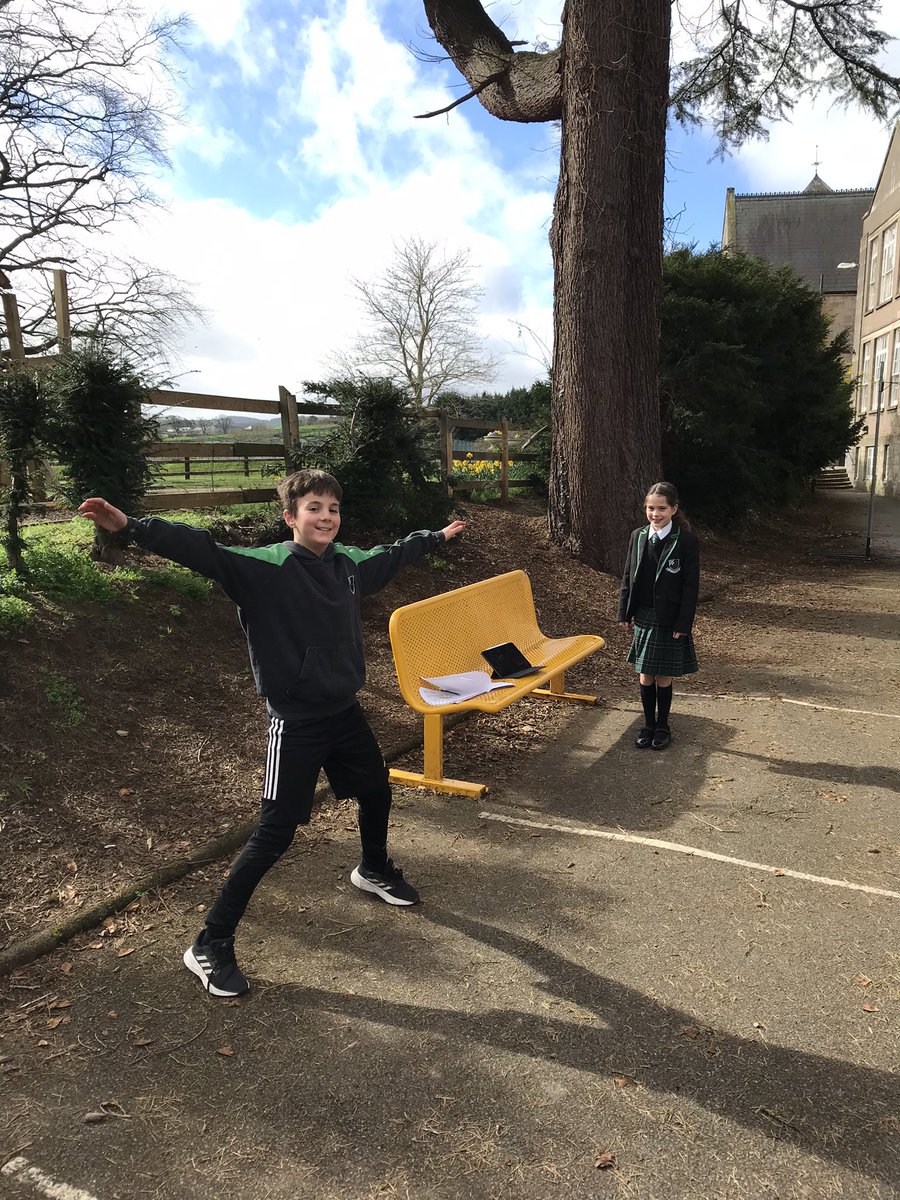 Myddelton_Prep's tweet photo. Upper Prep have been investigating how exercise effects their heart rate, luckily the sun came out too!

@MyddeltonColl #preparatoryschool #Science https://t.co/4fjXtvst7h
