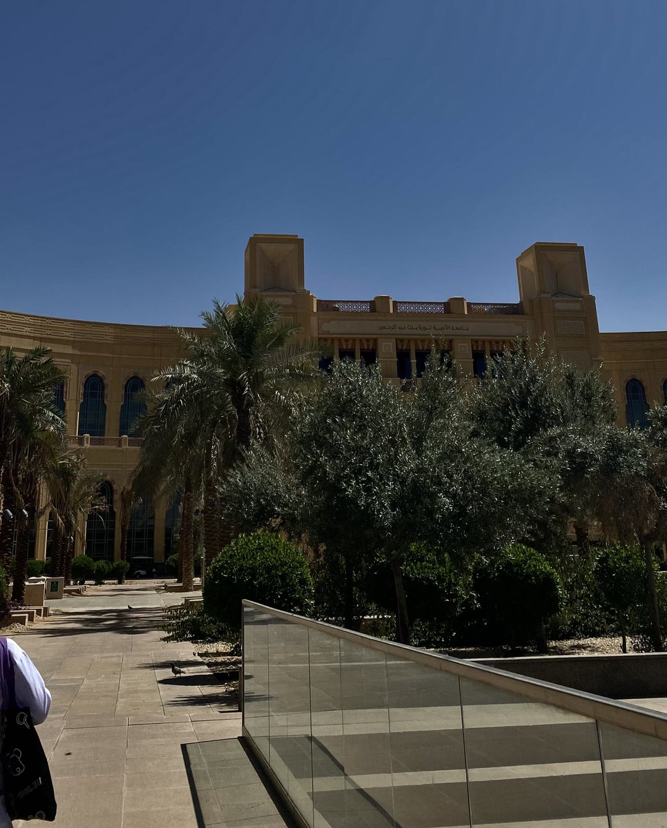 safiaALqumaish's tweet photo. ٢١ مارس
بداية النهايات وآخر سمستر جامعي 
مشوار بحث التخرج 🎓 https://t.co/mAYIZ1I5o0