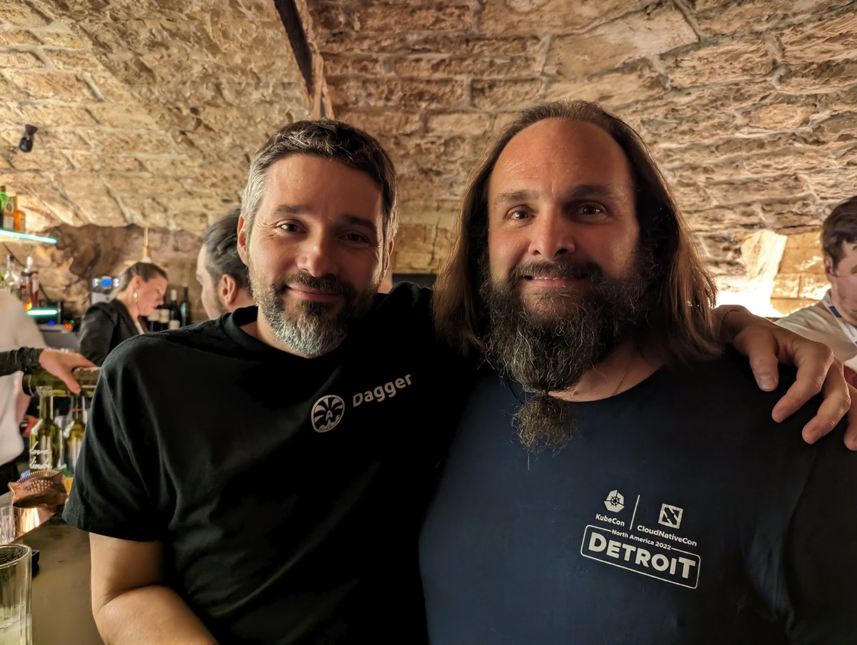 altolabs's tweet photo. très content d'avoir pu rencontrer plein d'utilisateurs de #kubernetes au @KubeDaysFrance et leur présenter comment les outils @kubolabs simplifient la détection et la résolution de problèmes sur un cluster #k8s (et de recroiser @solomonstre!) #KCDFrance #KubernetesCommunityDay https://t.co/O30xxjE17y