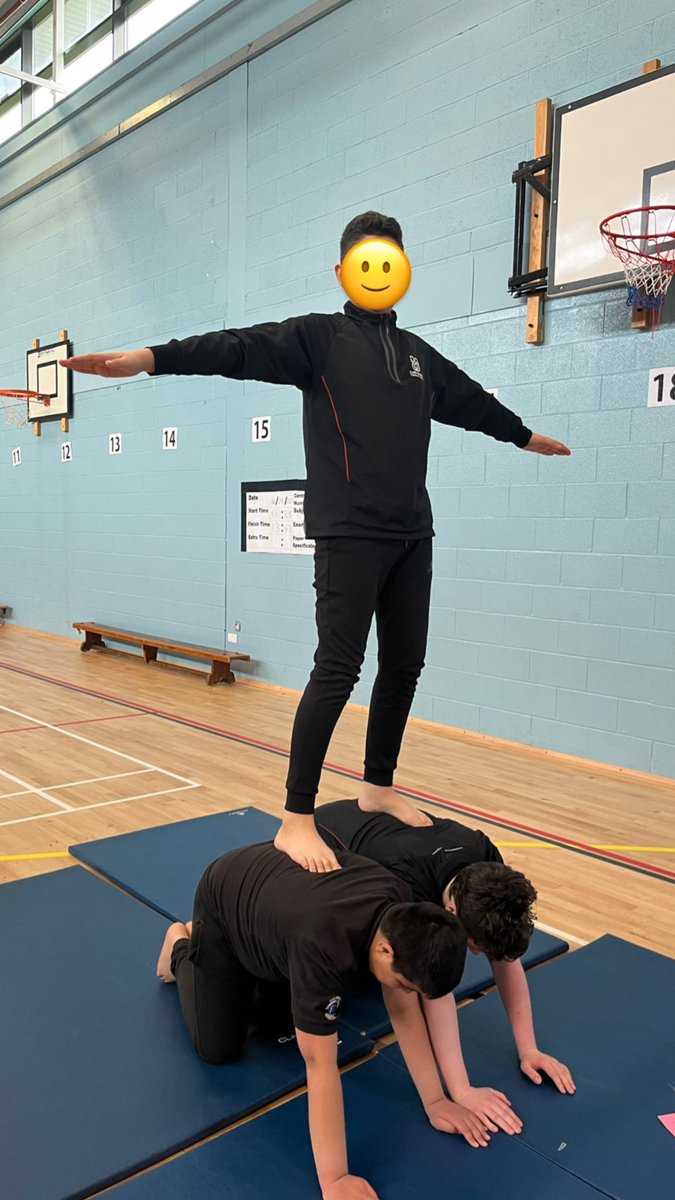 Carr_Manor_PE's tweet photo. Year 8 Gymnastics this morning 🤸‍♂️
The boys practiced pair, trio and group balances before transferring these skills into creating a routine 💪🏽

#thelearningline #enjoyandachieve #gymnastics #PE https://t.co/wfwBjpyEm3