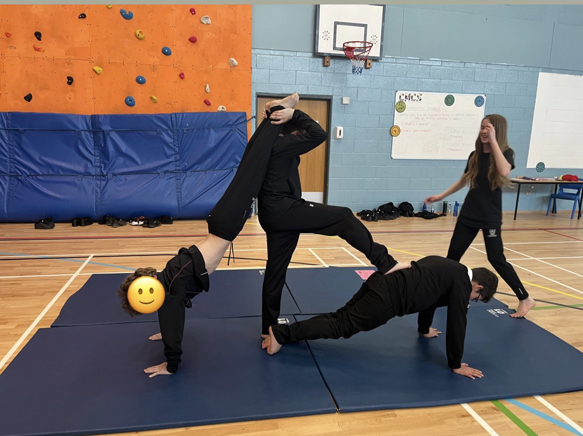 Carr_Manor_PE's tweet photo. Year 8 Gymnastics this morning 🤸‍♂️
The boys practiced pair, trio and group balances before transferring these skills into creating a routine 💪🏽

#thelearningline #enjoyandachieve #gymnastics #PE https://t.co/wfwBjpyEm3