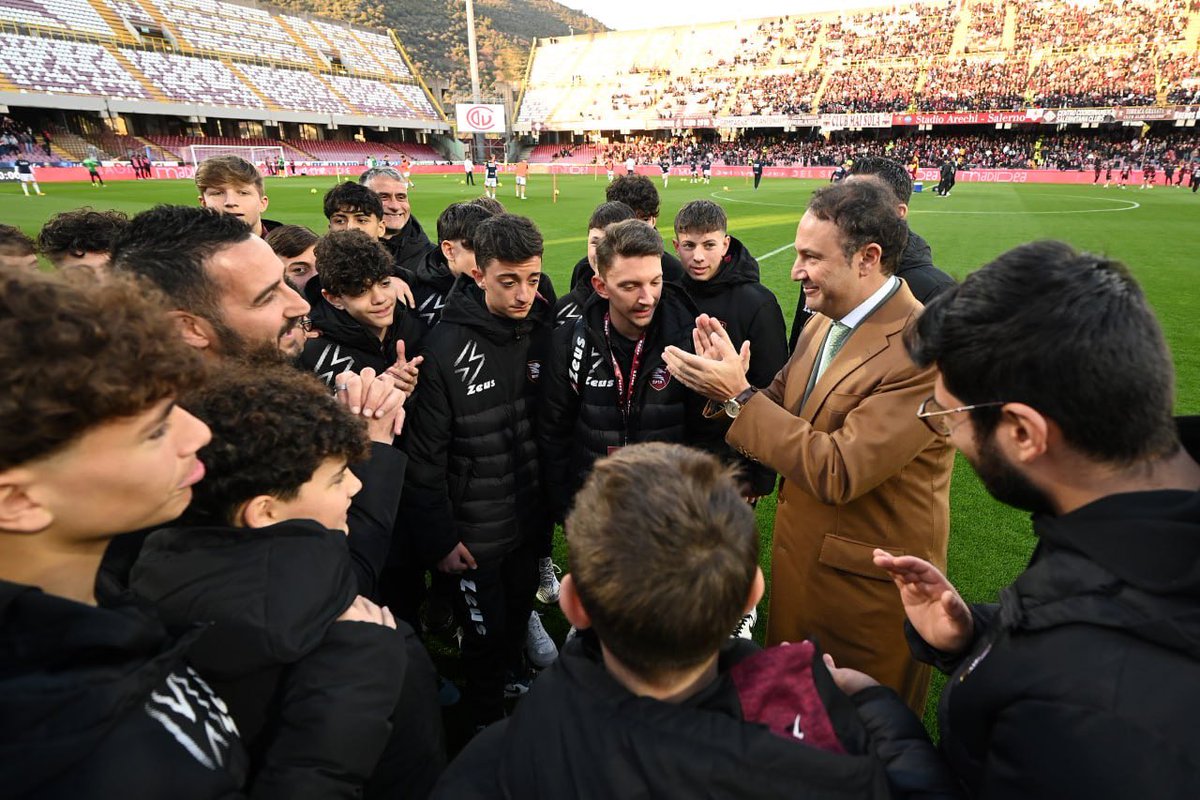 OfficialUSS1919's tweet photo. 🇱🇻 Applausi per i nostri ragazzi dell’under 14 pro 👏
#macteanimo #under14pro #forzagranata https://t.co/1W5NhfEEfX