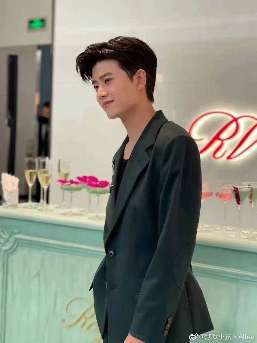 Allenrenseven's tweet photo. ชาติหน้าไม่ขอเป็นแฟนคลับนะ 
ขอเป็นเมีย 😅

#เหรินเจียหลุน #allenren #renjialun https://t.co/XVQU4vWER5