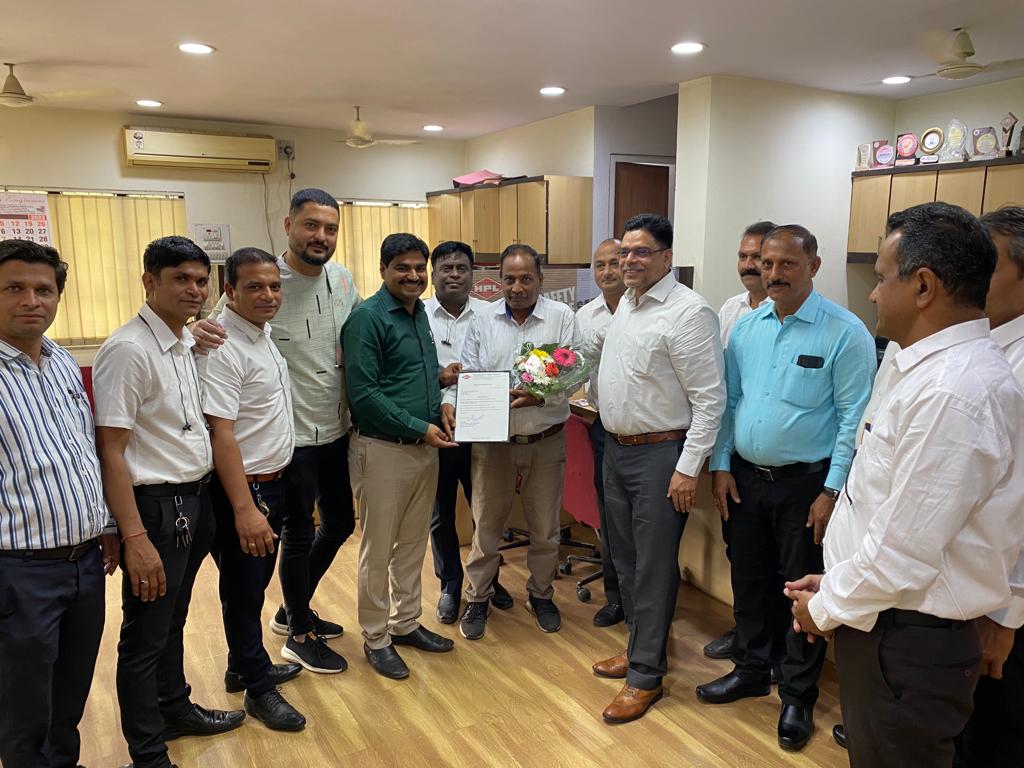 HPL_Official's tweet photo. LAS Mr. Pravesh was rewarded by HPL in a ceremony at Nagpur Branch for being the top performer in secondary sales from all over India.
#hplindia #hplproducts #hplelectrical #smartelectricals #salesperformer #topperformer https://t.co/jGtyXjKe1a
