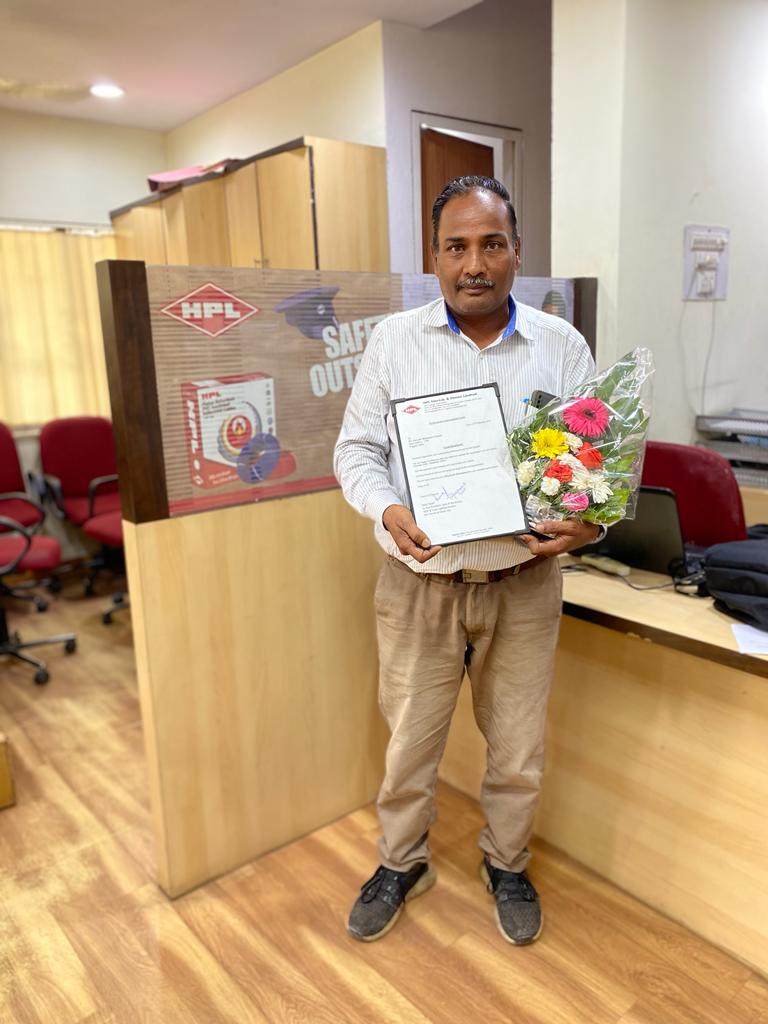 HPL_Official's tweet photo. LAS Mr. Pravesh was rewarded by HPL in a ceremony at Nagpur Branch for being the top performer in secondary sales from all over India.
#hplindia #hplproducts #hplelectrical #smartelectricals #salesperformer #topperformer https://t.co/jGtyXjKe1a