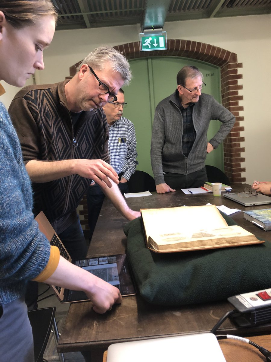 NWO_MicroLabs's tweet photo. And we’re off! MicroLab5 on plants with special guest and Nehemiah Grew specialist Pamela MacKenzie! @museumboerhaave https://t.co/RrHF37S8In