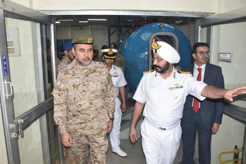 IN_WNC's tweet image. A nine member team from #RoyalArmy of Saudi Arabia headed by Maj Gen Yaseer Hussain O Mandourah, Military Medical Services, Chairman General Staff of Saudi Arabia, visited #INHSAsvini on 20 Mar and interacted with Surg RAdm Vivek Hande, Commanding Officer INHS Asvini and his team