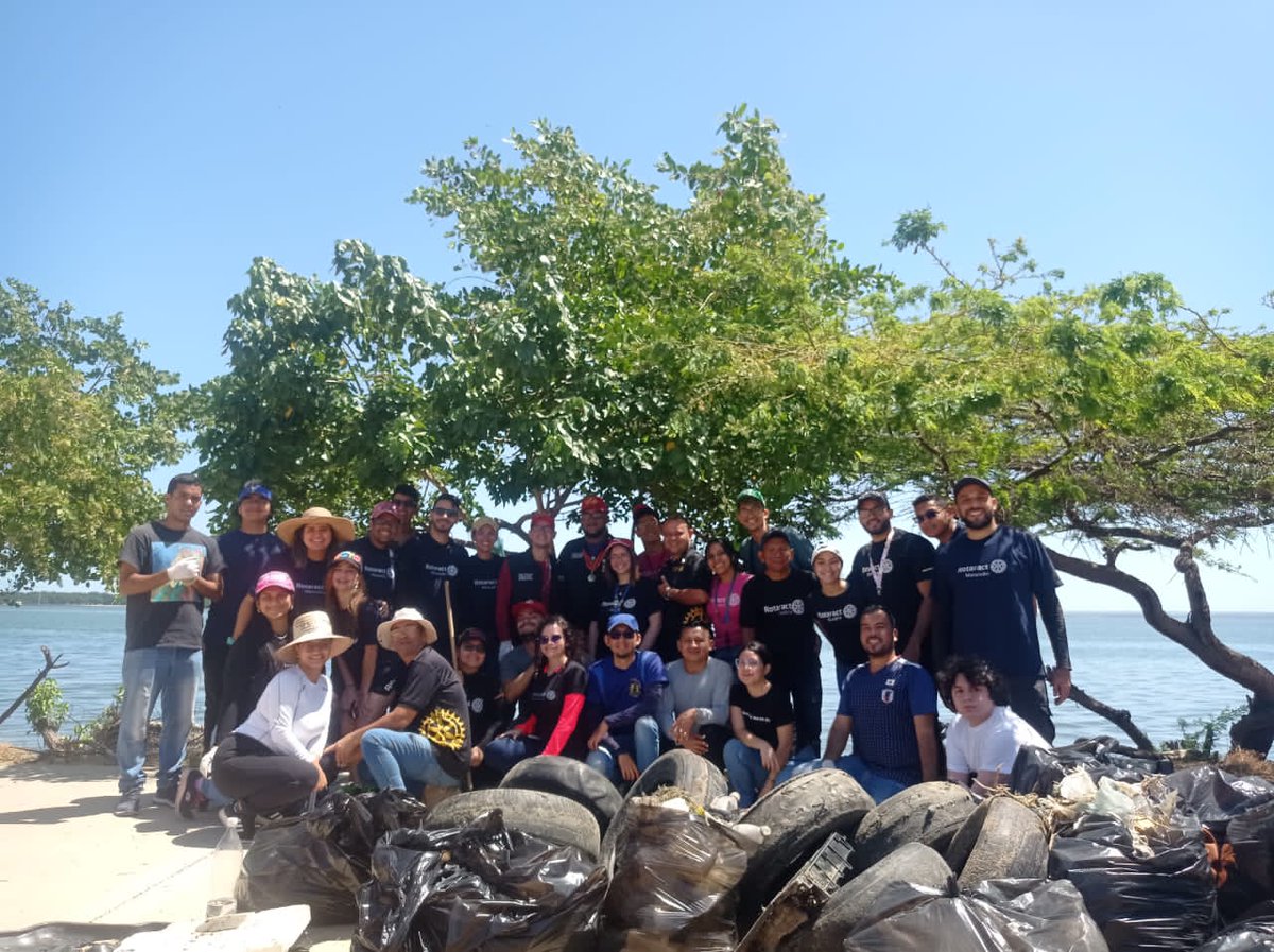 AnaChavez_'s tweet photo. En el marco de la semana mundial del Rotaract por sus 55 años de fundado, los socios y socias de Rotaract Catatumbo, Guajira, Maracaibo y Rotarac del Lago, realizaron una jornada de saneamiento en la vereda del Lago de Maracaibo. @rotaract @RotaryES @Rotary #RotaractWeek23 https://t.co/pGQhlNTQq6
