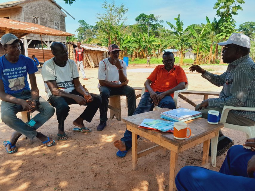 PapeurCar's tweet photo. Sensibilisation des membres de différentes coopératives sur la constitution des unions préfèctorales. 
@fondsbekou
@UEencentrafrique 
@ITCPAPEUR https://t.co/9P3rDEw9xf
