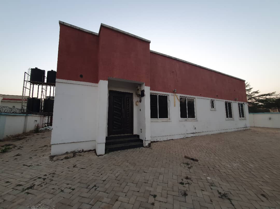 AmicsProperties's tweet photo. DAMWO-GALADIMAWA HOT SALES

A decent 3 bedrooms fully detached bungalow with Bq is up for sale in a Very beautiful serene in dakwo Galadimawa axis.

Price: #48M 
#NigerianRealEstate #Nigeriaproperty #AbujaRealEstate #RealEstateAgent https://t.co/60fnoxWIrC