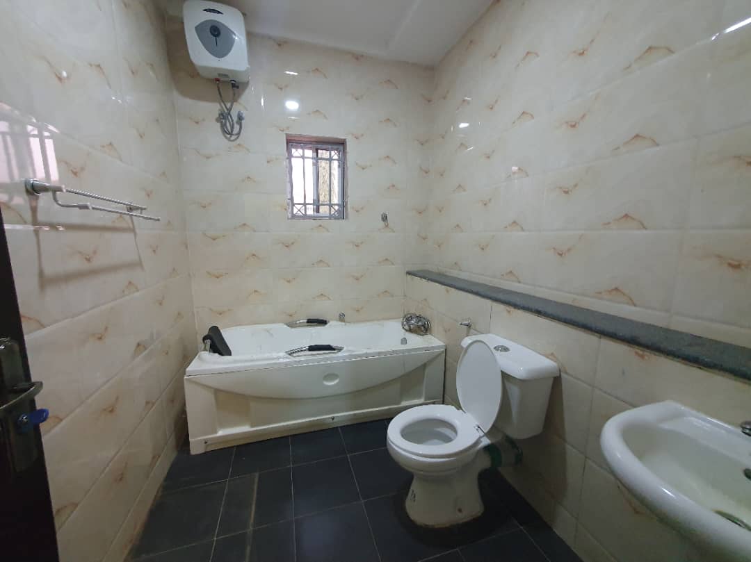 AmicsProperties's tweet photo. DAMWO-GALADIMAWA HOT SALES

A decent 3 bedrooms fully detached bungalow with Bq is up for sale in a Very beautiful serene in dakwo Galadimawa axis.

Price: #48M 
#NigerianRealEstate #Nigeriaproperty #AbujaRealEstate #RealEstateAgent https://t.co/60fnoxWIrC