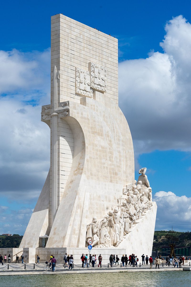 @antoniomunozsev @PuertoDeSevilla @RafaCarmonaAND @Ayto_Sevilla @vcentenario_ Dejarse de muñecones. Esto son verdaderos monumentos a grandes gestas y personalidades de nuestra historia.