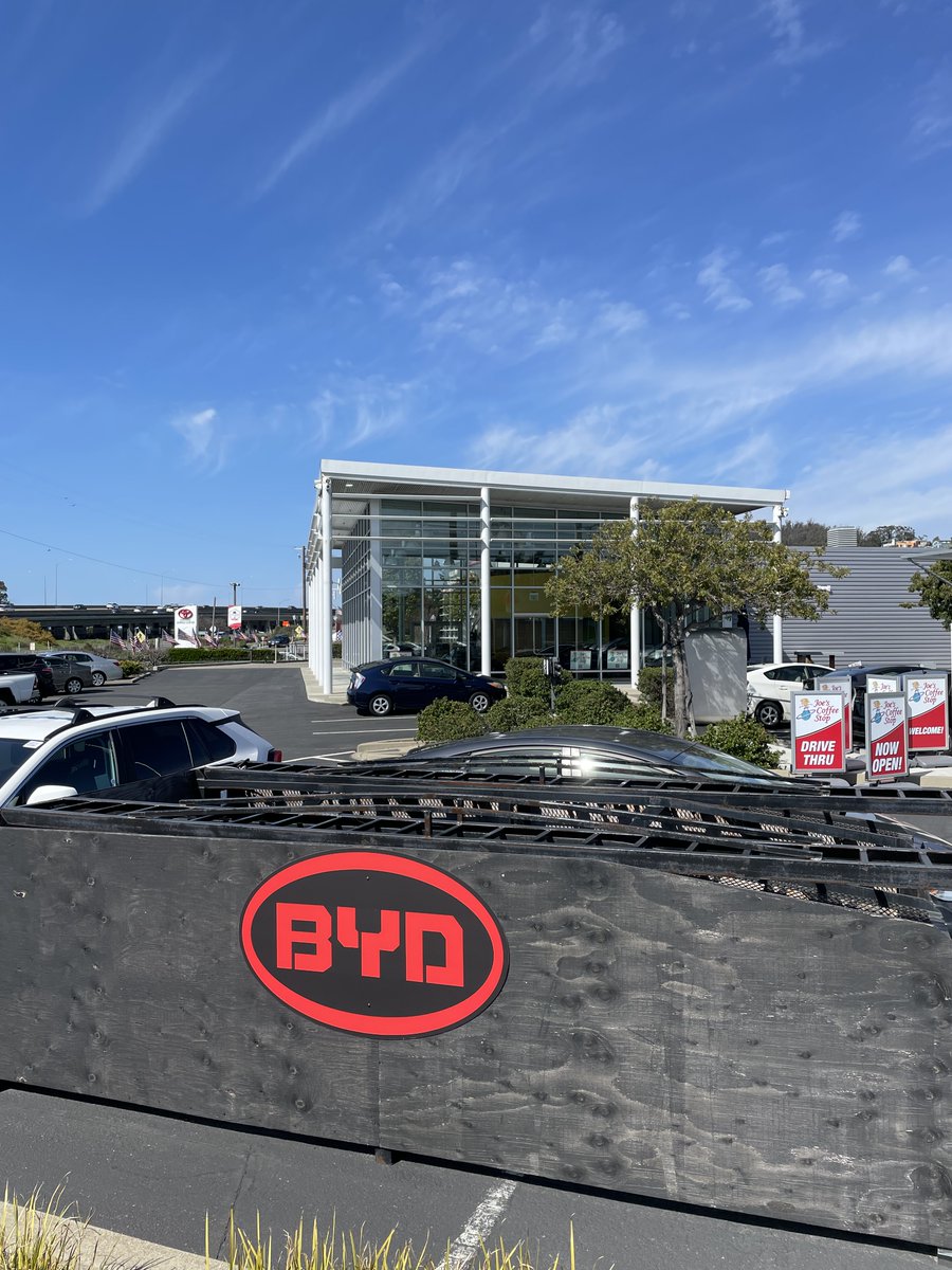 BYD just took over a previous Toyota dealership in the SF Bay Area. BYD might be getting ready to sell EVs in the US, even with 27.5% tariff & no $7500 federal incentive

@TaylorOgan @phenryart @leixing77 @bridgemccarthy_ @conor__dalton @RealJackShea @SinoAutoInsight @IBD_ECarson