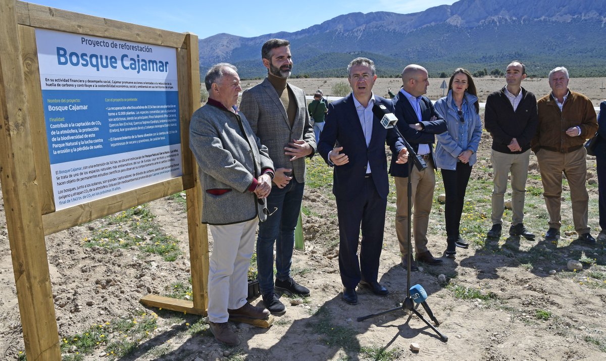 PrensaCajamar's tweet photo. @Cajamar planta 12.000 árboles en la #SierradeMaría 

https://t.co/KPkt6cCXDb

@MedioAmbAND #blogGrupoCajamar #MedioAmbiente #sostenibilidad https://t.co/tboL9rm8TH