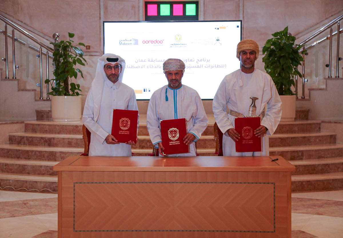 sultanqaboosuni's tweet photo. #اتفاقية |

#جامعة_السلطان_قابوس توقع مع كلا من وزارة النقل والاتصالات وتقنية المعلومات، والشركة العمانية القطرية للاتصالات (أوريدو عمان) على برنامج تعاون بشأن تنفيذ مسابقة عُمان للطائرات المسيّرة والمعززة بالذكاء الاصطناعي https://t.co/LWTTcsEg52