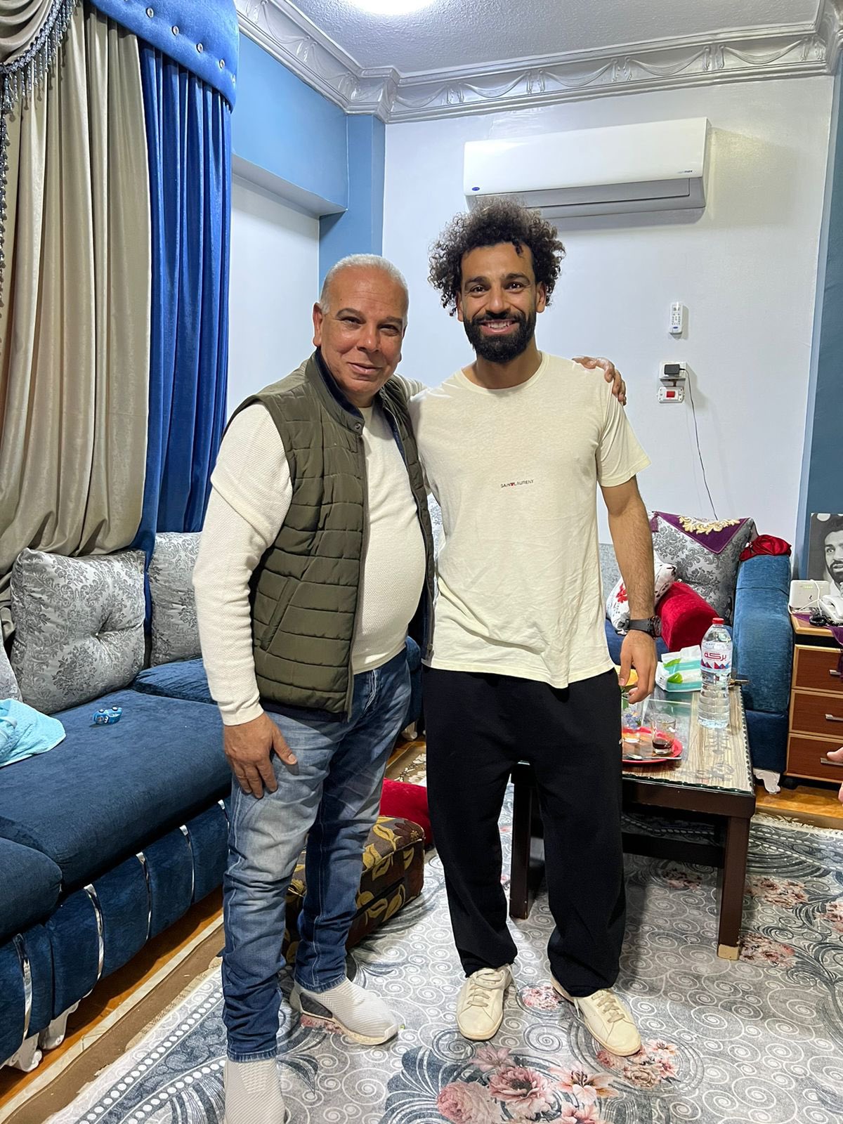 محمد صلاح مع والديه