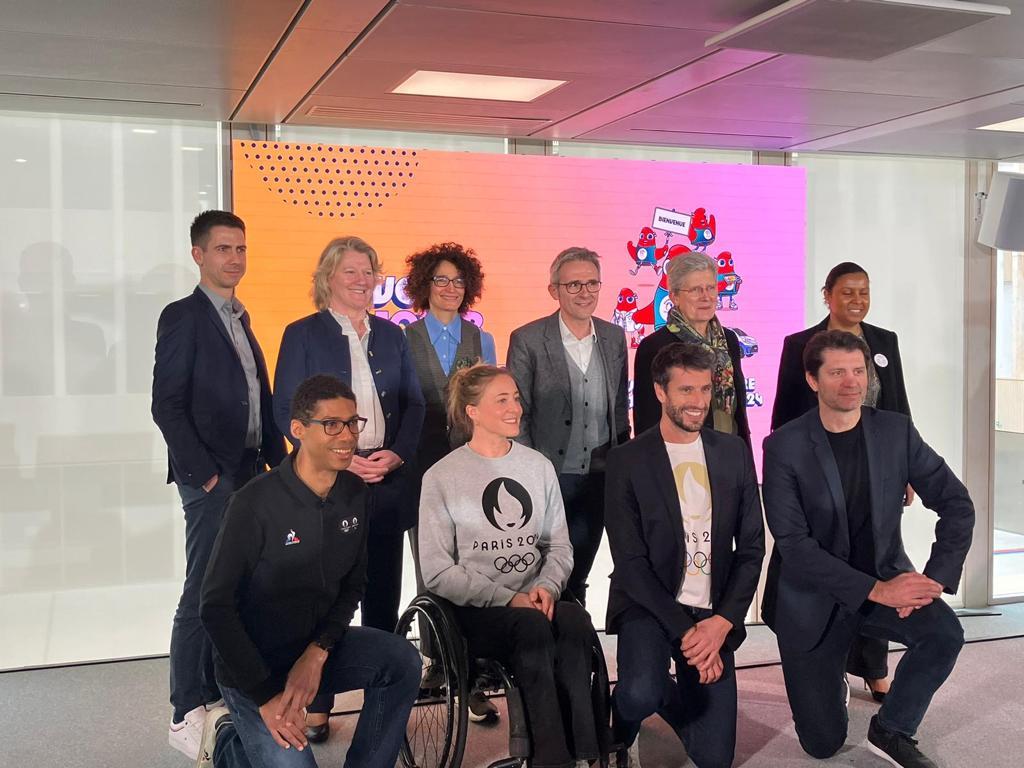 FranceOlympique's tweet photo. Dès demain, les acteurs du mouvement sportif français comptent sur vous pour candidater en tant que volontaire à @Paris2024 : une expérience de vie unique🤩 https://t.co/EQ2xIPsh9H