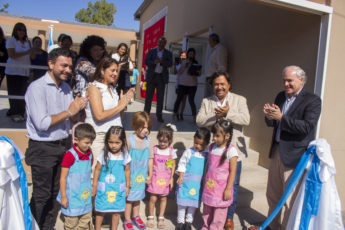 muniguemes's tweet photo. CON LOS MÁS BAJITOS

Con mucha alegría y emoción el Int Sergio Salvatierra participó junto al Gob, Gustavo Sáenz, el Dip. Daniel Segura y autoridades del acto de Inauguración del Nuevo y moderno espacio de Nivel Inicial de la Esc. Monseñor Roberto J. Tavella.

#EstamosCumpliendo https://t.co/XdMBZFlXKg