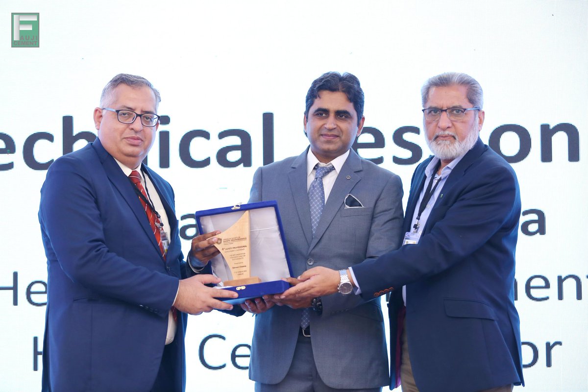 FaujiCement's tweet photo. Mr. Naveed Cheema/Manager HSE sharing best industrial practices with participants, while speaking at 4th Safety Professional Development Conference organized by American Society of Safety Professionals, Pakistan Chapter on 17th &amp; 18th March 2023 in Karachi
#faujicement https://t.co/bcuTXHo3nI