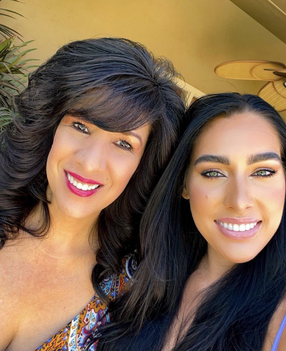 Jazzabellejones's tweet photo. My twin, love you mom! https://t.co/l530FhSrPk