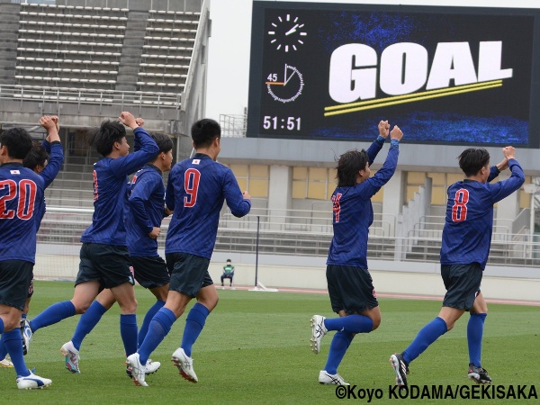 gekisaka's tweet photo. [MOM867]全日本大学選抜DF高木践(阪南大3年)_選抜で躍動する173cmDF、MVPヘッドで「ペッパーミルパフォ」
https://t.co/sAmQwLem5F
#ゲキサカ #大学サッカー https://t.co/uVdNiTAZlK