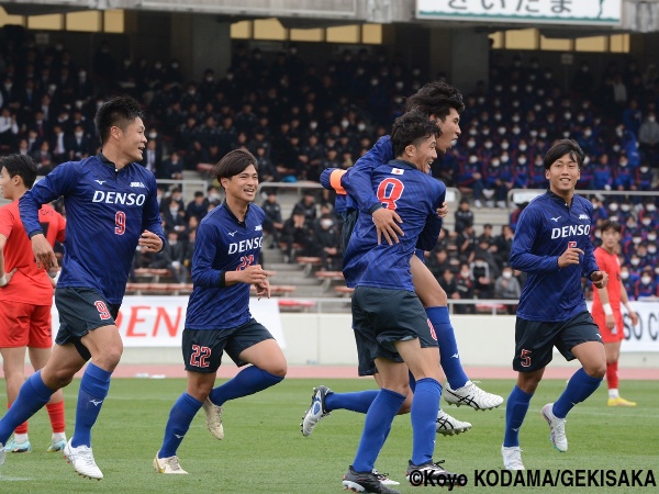 gekisaka's tweet photo. [MOM867]全日本大学選抜DF高木践(阪南大3年)_選抜で躍動する173cmDF、MVPヘッドで「ペッパーミルパフォ」
https://t.co/sAmQwLem5F
#ゲキサカ #大学サッカー https://t.co/uVdNiTAZlK