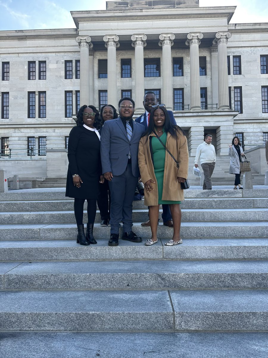 PrincipalSDavis's tweet photo. Celebrated family day on the hill with our favorite state legislator intern!! 🤗 https://t.co/ZI8hyxtq4p