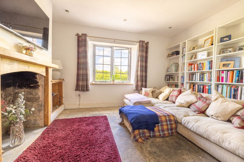 RTEstateAgent's tweet photo. 😍 The Home Farm in charming East Lydford village #Somerset 4 beds + 2 receptions and scope for attic extension. Offers £650k. Full details here: https://t.co/OlAd11hG1v Harry ☎️ 01963 351993 #propertyforsale #farmhouse #westcountrylife https://t.co/qrwrnSfA6J
