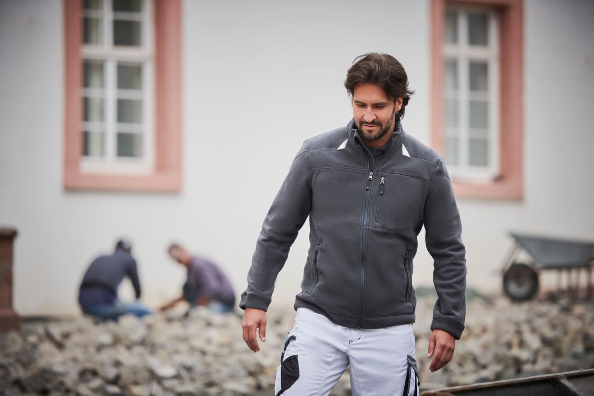 MEWA_CH's tweet image. Frühlingsbeginn. Jetzt kommt die Zeit, in der man draussen arbeiten kann. Manchmal ist es noch frisch, oft schon warm. Da ist die MewaTM Bekleidung Outdoor genau richtig. Flexibel anwendbar bei kaltem oder warmem Wetter. mewa.tm/3Z4hxbN #textilsharing