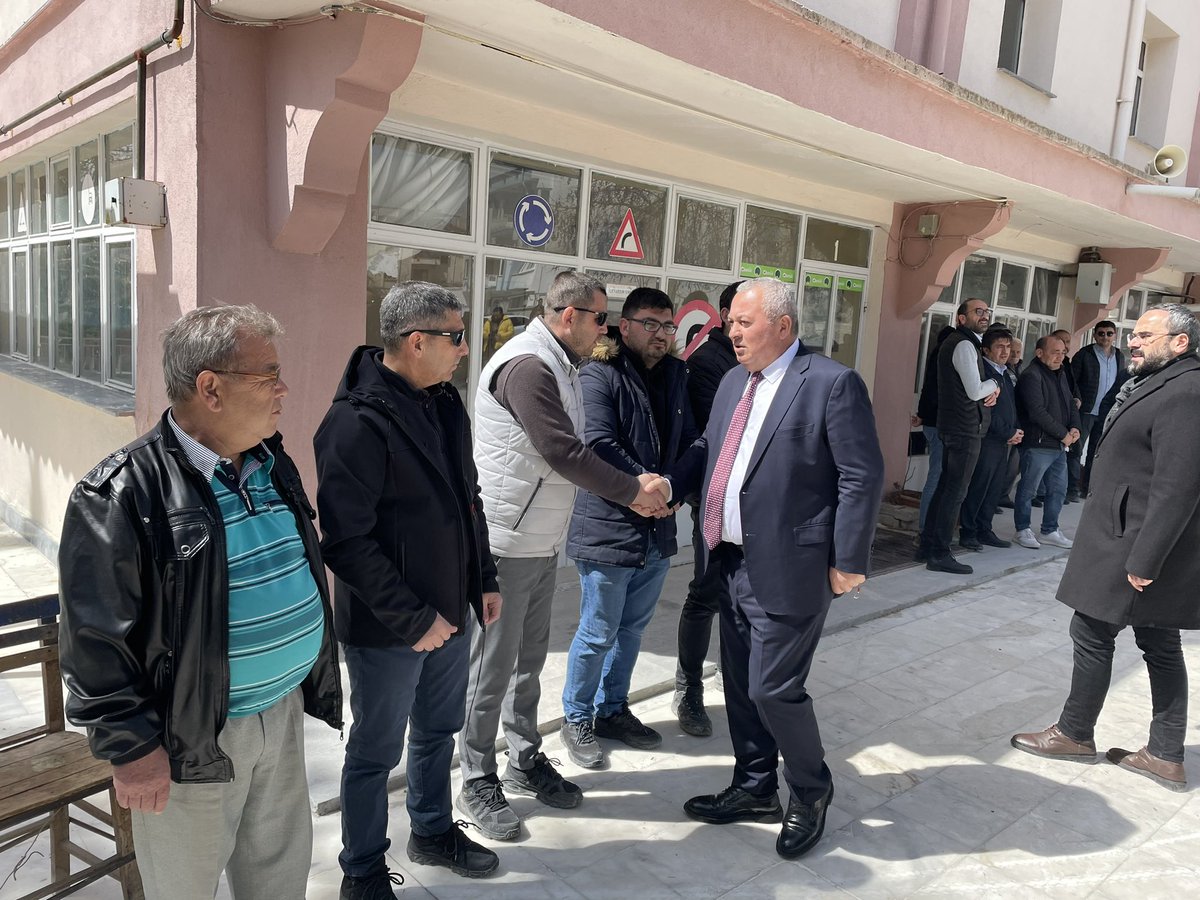 Cemal Enginyurt (@cenginyurt52) on Twitter photo 2023-03-21 10:48:45 Sn G. Bşk. Gültekin UYSAL beyefendinin kıymetli amcası Vehbi UYSAL amcamızın cenaze merasimindeyiz.Allah rahmet eylesin mekanı cennet olsun. Başta sn genel başkanım olmak üzere, UYSAL ailesinin ve sevenlerinin başı sağ olsun.@DpGultekinUysal @MKursadSahin Sn G. Bşk. Gültekin UYSAL beyefendinin kıymetli amcası Vehbi UYSAL amcamızın cenaze merasimindeyiz.Allah rahmet eylesin mekanı cennet olsun. Başta sn genel başkanım olmak üzere, UYSAL ailesinin ve sevenlerinin başı sağ olsun.@DpGultekinUysal @MKursadSahin