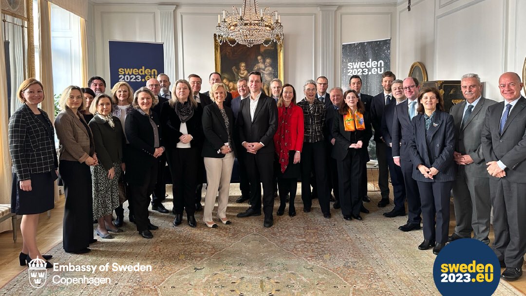 Ambassadör Charlotte Wrangberg (@charlottewrang1) on Twitter photo Nytt EU-ambassadörsmöte under det svenska lokala ordförandeskapet #eu2023se Hedersgäst idag udlændinge- og integrationsminister Kaare Dybvad Bek <a href="/KaareDybvad/">Kaare Dybvad</a> och angelägen diskussion bl a om EU:s migrations- och asylpolitik som förhandlas nu. Nytt EU-ambassadörsmöte under det svenska lokala ordförandeskapet #eu2023se Hedersgäst idag udlændinge- og integrationsminister Kaare Dybvad Bek <a href="/KaareDybvad/">Kaare Dybvad</a> och angelägen diskussion bl a om EU:s migrations- och asylpolitik som förhandlas nu.